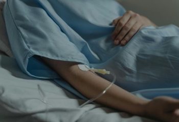 Perfuzia intravenoasă: când ajută, când nu, și ce riscuri are